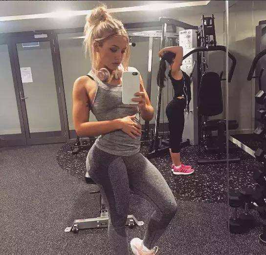 美股芯片股狂飙，ARM涨超15%，中概股大涨，一软件股飙升77%，黄金原油拉升